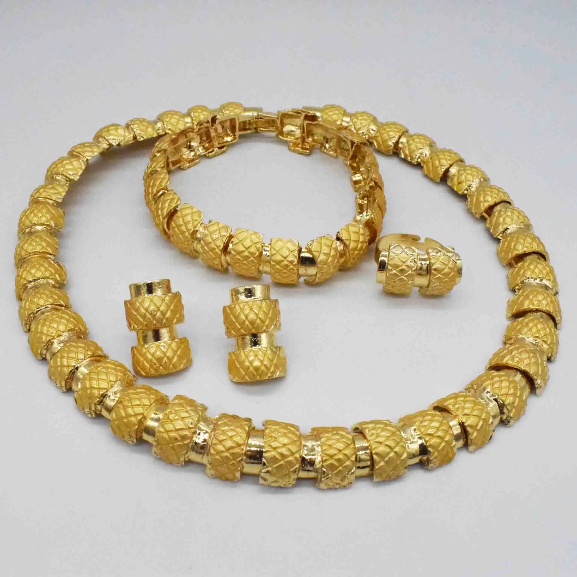 Wholesale new dubai gold jewelry women's fashion necklace boutique jewelry set wedding necklace 24k gold design necklace 
Wholesale new dubai gold jewelry women's fashion necklace boutique jewelry set wedding necklace 24k gold design necklace