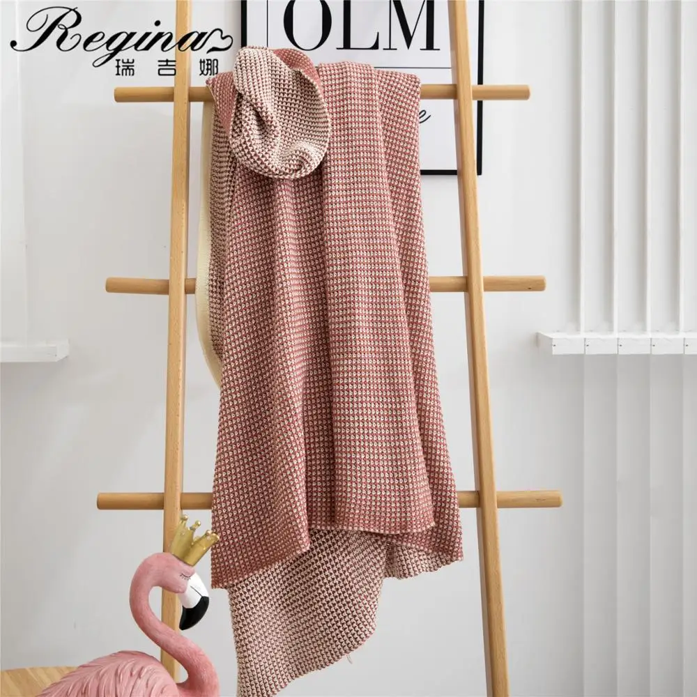 Мягкое вязаное одеяло в клетку, в скандинавском стиле
Мягкое вязаное одеяло в клетку, в скандинавском стиле