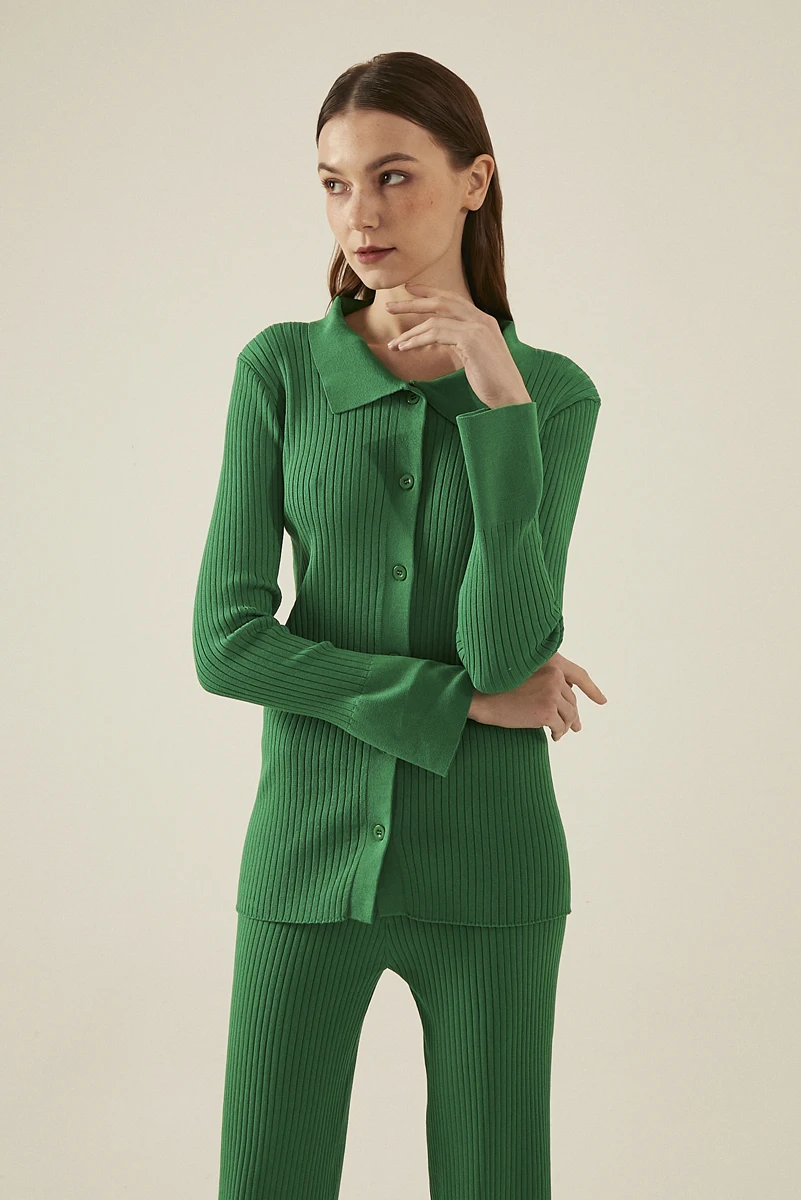 Two pieces Sweater Solid Color Suits Women Sets Oversize Fleece Pants Roll Collar Knitted Top Flare sleeve 2022 Spring Summer
Two pieces Sweater Solid Color Suits Women Sets Oversize Fleece Pants Roll Collar Knitted Top Flare sleeve 2022 Spring Summer