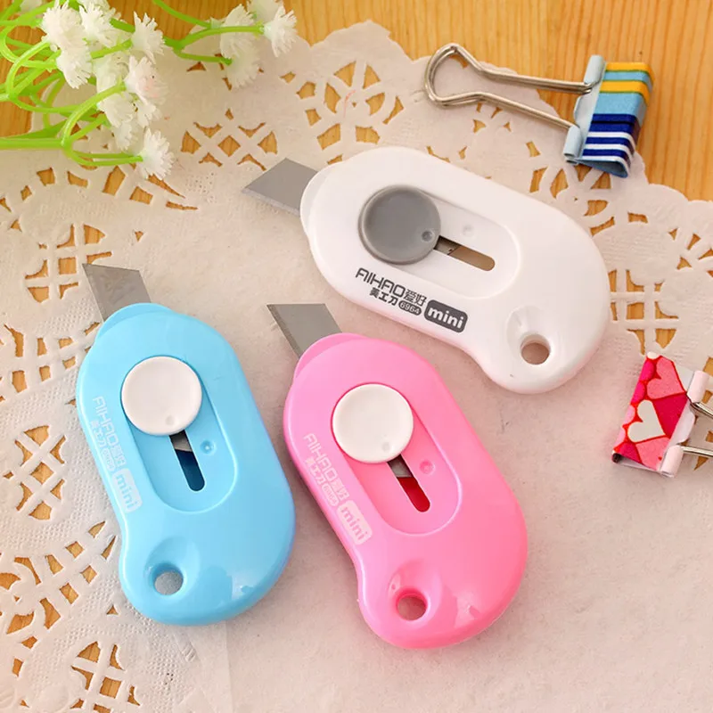 2pcs Kawaii Mini Portable Art Utility Knife Paper Cutter Express Box Knife Craft Wrapping Office Refillable Blade Stationery
2pcs Kawaii Mini Portable Art Utility Knife Paper Cutter Express Box Knife Craft Wrapping Office Refillable Blade Stationery