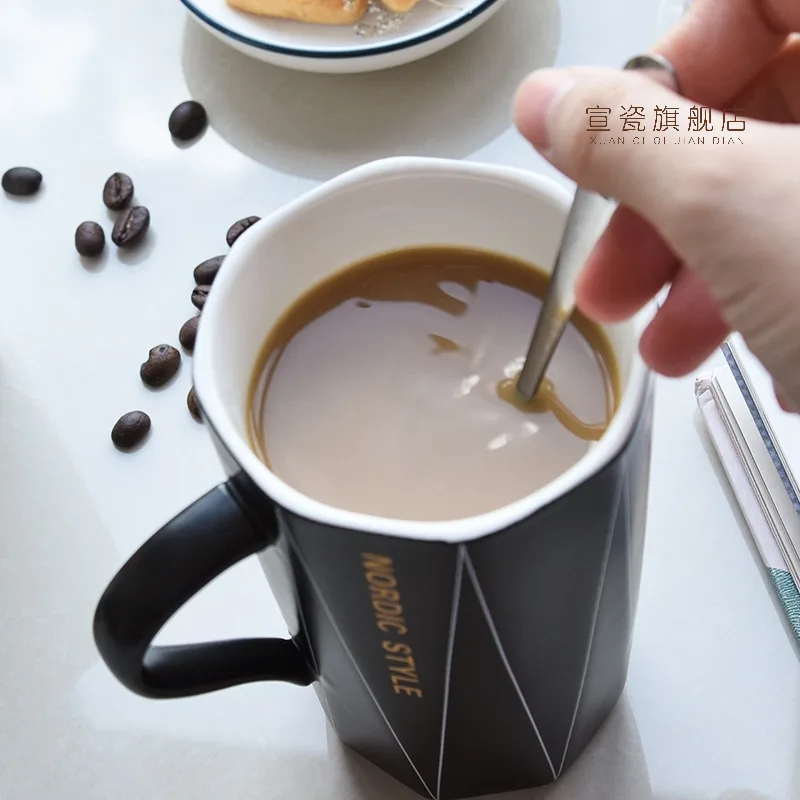 Couple Vintage Mugs Gift Box Ceramic European Style Lid Spoon Creative Home Big Mugs Reusable Kubek Do Kawy Coffee Cup DG50M
Couple Vintage Mugs Gift Box Ceramic European Style Lid Spoon Creative Home Big Mugs Reusable Kubek Do Kawy Coffee Cup DG50M