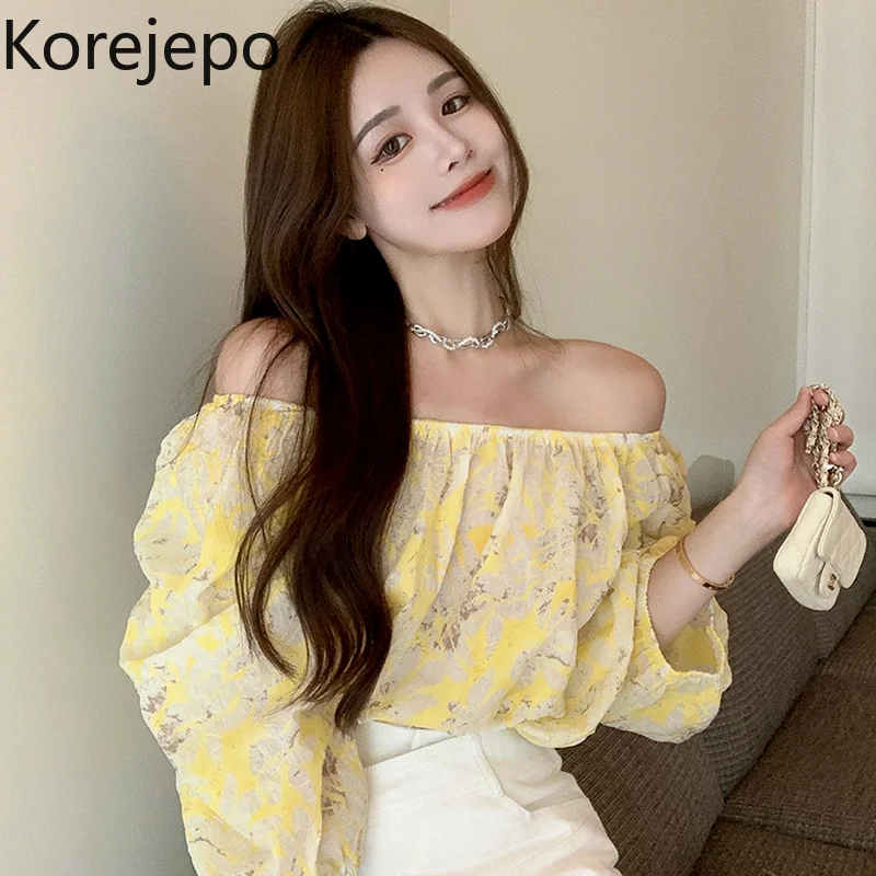 

Корейская женская рубашка, Новинка лета 2021, Корейская шикарная Ретро пикантная Милая голубая блузка с цветочным вырезом лодочкой и рукавам...