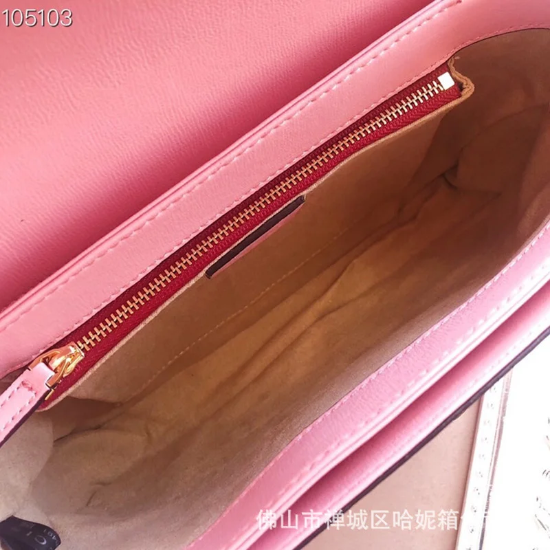 Style 2021 new bag cowhide women's bag Single Shoulder Messenger Bag 602204 postman bag
Style 2021 new bag cowhide women's bag Single Shoulder Messenger Bag 602204 postman bag