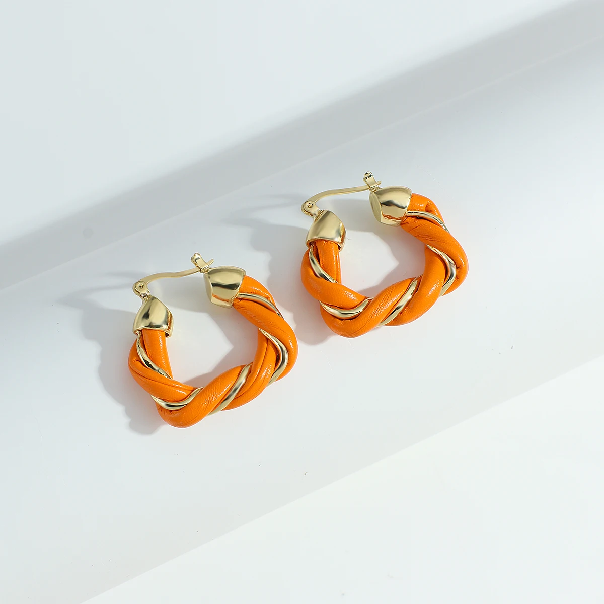 AMORCOME Trendy Leather Metal Twisted Earrings for Women Colorful Geometric Circel Triangle Hoop Earrings Party Jewelry 2021
AMORCOME Trendy Leather Metal Twisted Earrings for Women Colorful Geometric Circel Triangle Hoop Earrings Party Jewelry 2021