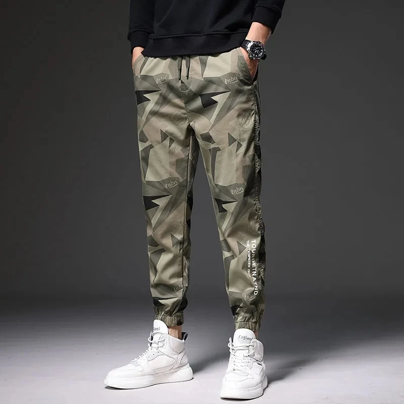 Autumn And Winter Men's Overalls, Slim Fit, Elastic Waist, Casual Sports Pants, Thickened Trousers For Men
Autumn And Winter Men's Overalls, Slim Fit, Elastic Waist, Casual Sports Pants, Thickened Trousers For Men