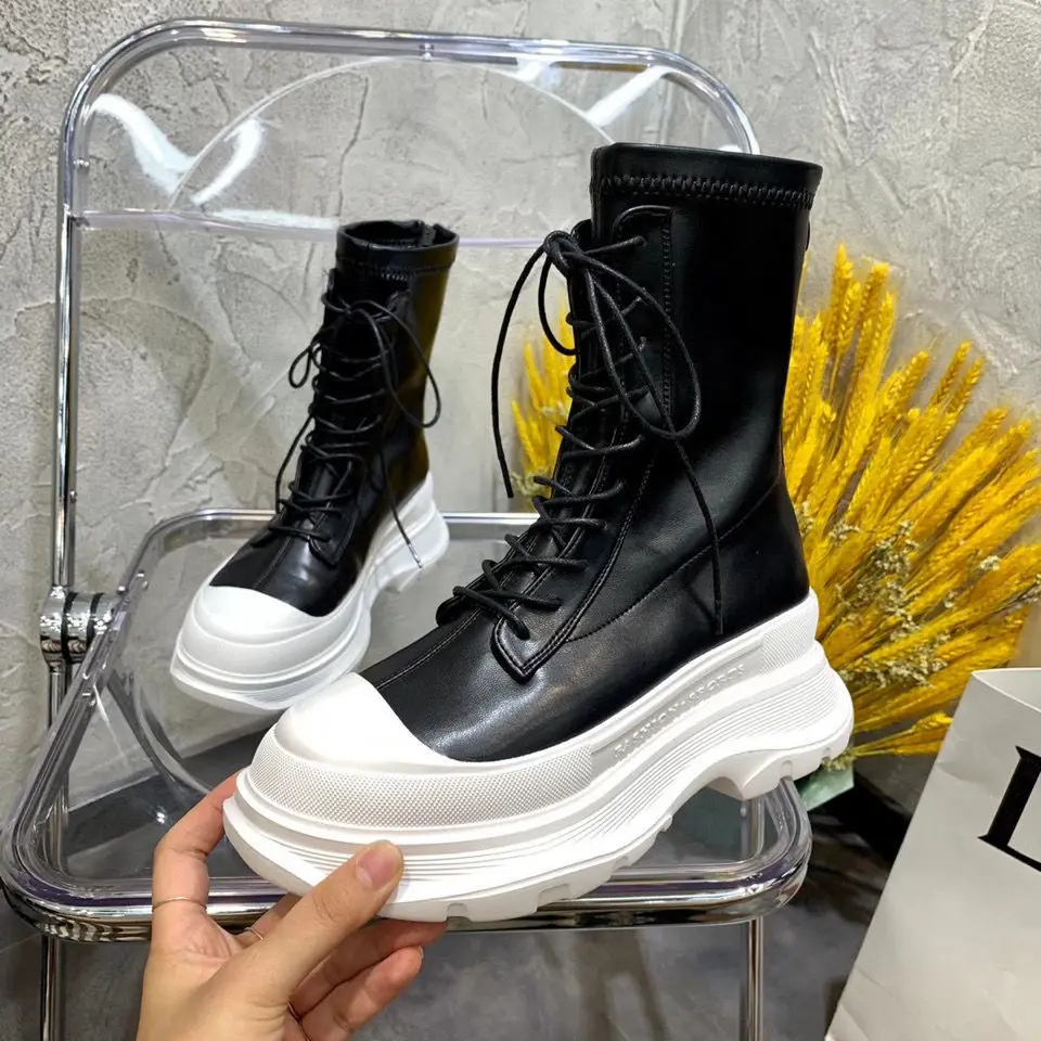 Martin boots female students Korean winter plush short muffin thick bottom increase elasticity thin autumn trend shoes women 
Martin boots female students Korean winter plush short muffin thick bottom increase elasticity thin autumn trend shoes women