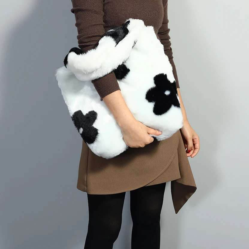 Winter 2021 Cow Women Shoulder Bag Fashion Fur Handbags Fluffy Clutch Puse Girl Flowers Brand Tote Hand Bag
Winter 2021 Cow Women Shoulder Bag Fashion Fur Handbags Fluffy Clutch Puse Girl Flowers Brand Tote Hand Bag