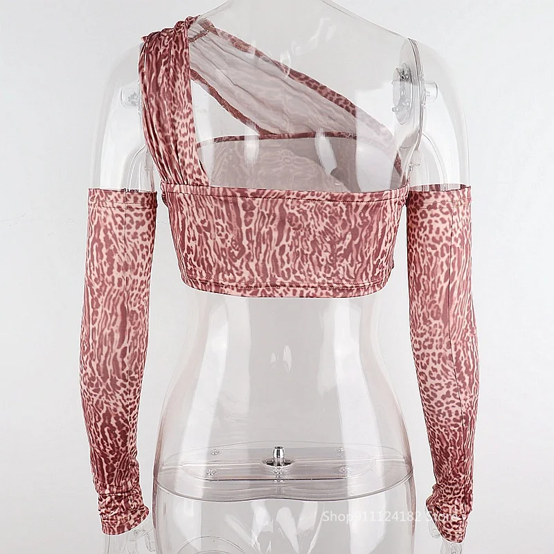 Explosive Style 2021 European and American Summer New Oblique Shoulder Hollow Retro Printing Chest Sleeve Jacket Women
Explosive Style 2021 European and American Summer New Oblique Shoulder Hollow Retro Printing Chest Sleeve Jacket Women