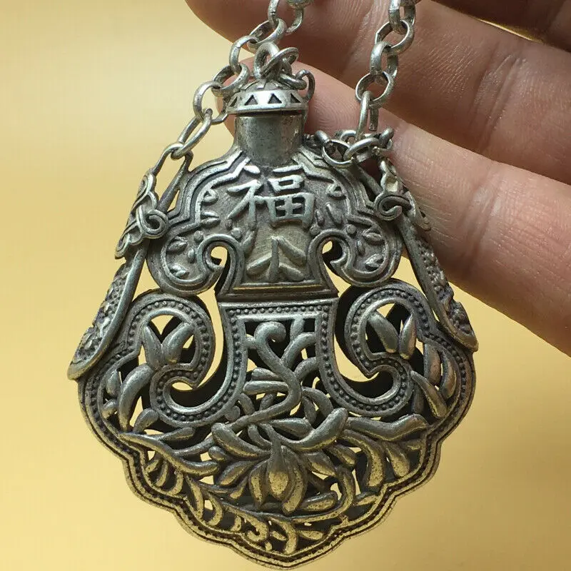 Chinese Tibetan Silver Old Copper Hand Carved Statue Snuff Bottle 57G Statues for Decoration Collection Hollow out Mascot
Chinese Tibetan Silver Old Copper Hand Carved Statue Snuff Bottle 57G Statues for Decoration Collection Hollow out Mascot