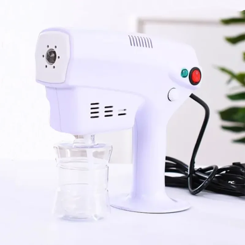 Holding household nano spray gun/car spray gun to remove formaldehyde odor beauty salon
Holding household nano spray gun/car spray gun to remove formaldehyde odor beauty salon