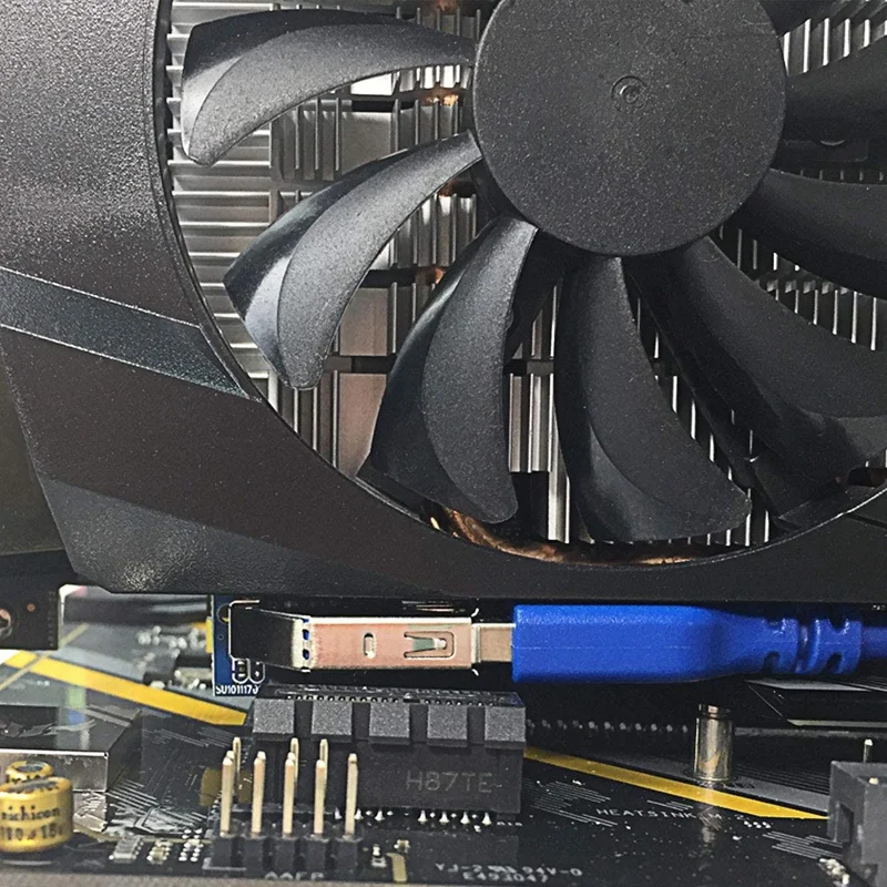 1X to 2 x 4X PCI-E Extension Cable 0.6M for Limited Space Installation (UEX105) 
1X to 2 x 4X PCI-E Extension Cable 0.6M for Limited Space Installation (UEX105)