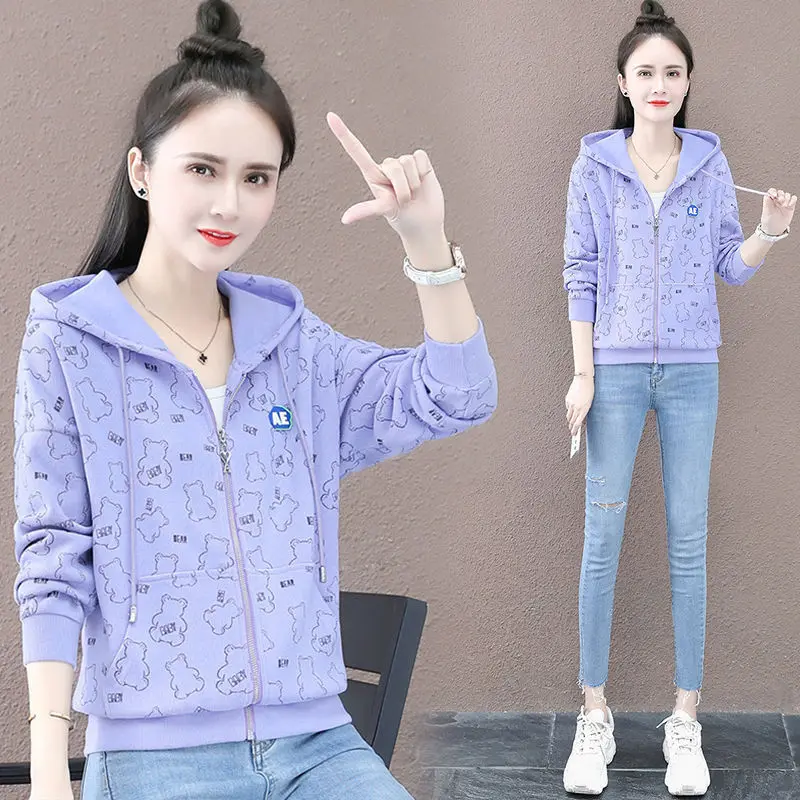 Short hooded cardigan sweater women autumn 2021 new Korean version of the bear print loose zipper fashion jacket trend
Short hooded cardigan sweater women autumn 2021 new Korean version of the bear print loose zipper fashion jacket trend