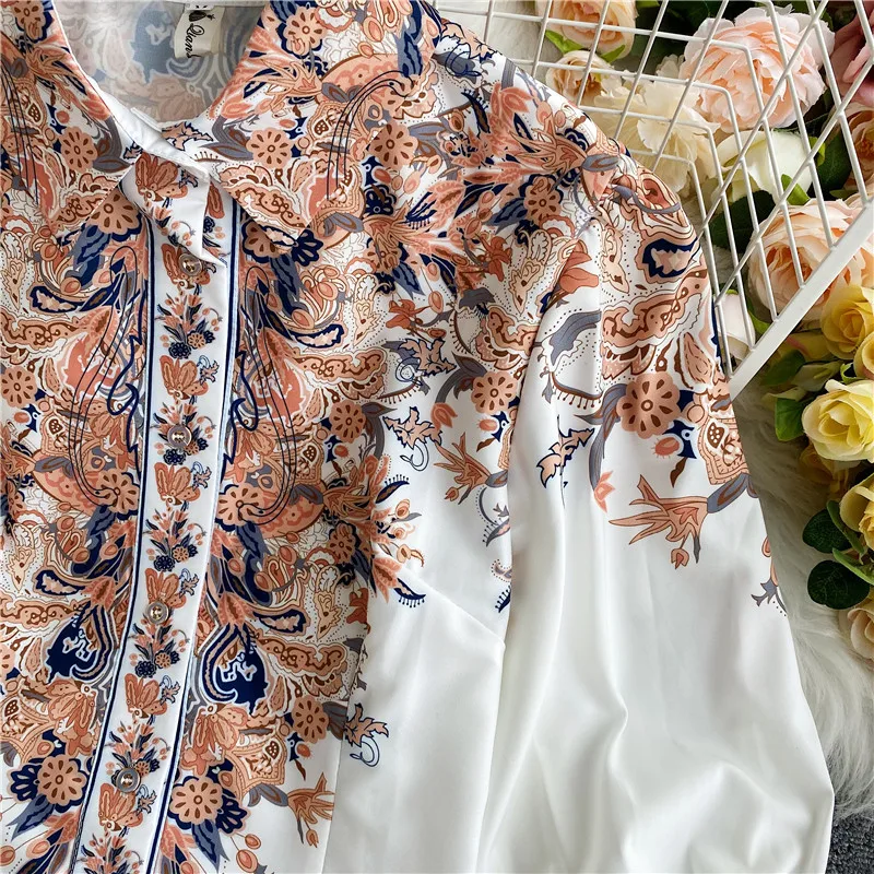 Fashion Vintage Two Piece Set 2020 Summer Turn Down Collar Long Sleeves Blouse Lady Tops+ Shorts Women Vintage Streetwear Outfit
Fashion Vintage Two Piece Set 2020 Summer Turn Down Collar Long Sleeves Blouse Lady Tops+ Shorts Women Vintage Streetwear Outfit