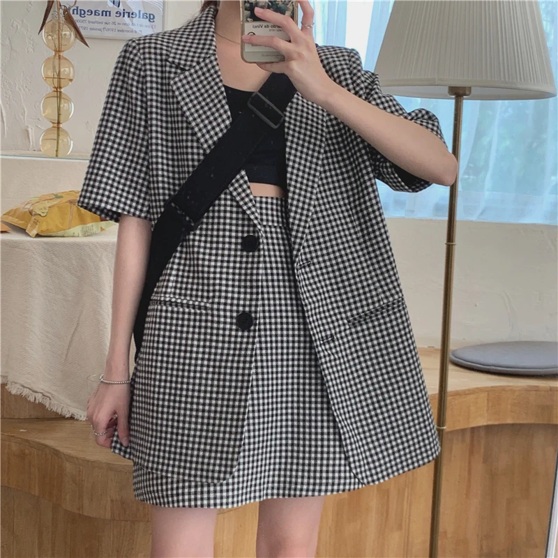 Fashion Women Plaid Blazer Suits short Sleeve single- breasted Blazer skirt Suit casual Ladies Two-piece Blazer Sets 2020
Fashion Women Plaid Blazer Suits short Sleeve single- breasted Blazer skirt Suit casual Ladies Two-piece Blazer Sets 2020