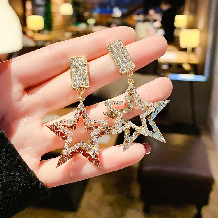 925 Silver Needle European And American Exaggerated Temperament Five Pointed Star Earrings 2021 New Shining Diamond Earring
925 Silver Needle European And American Exaggerated Temperament Five Pointed Star Earrings 2021 New Shining Diamond Earring