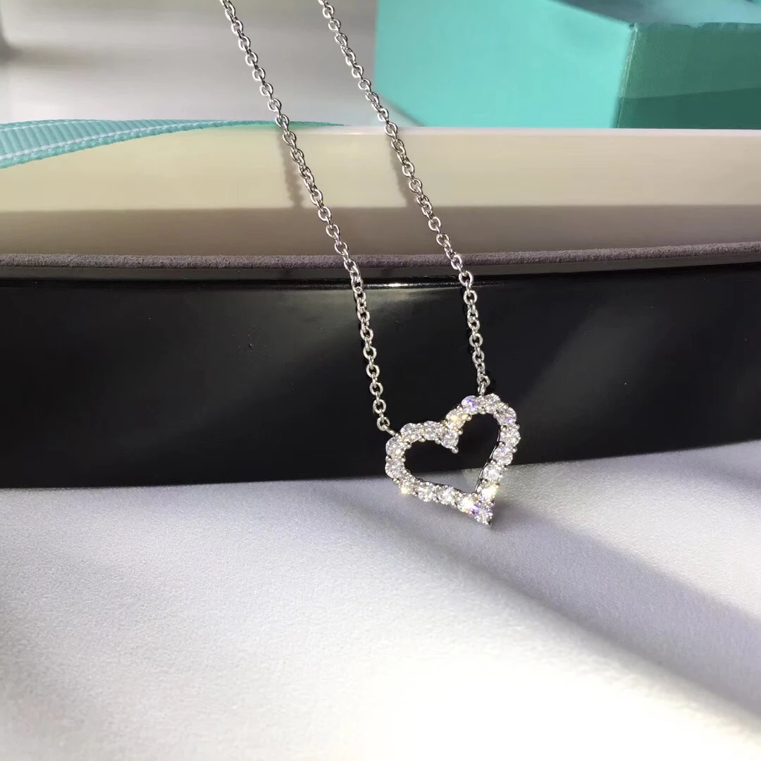 Double Heart Necklace 925 Sterling Silver Women'S Necklace Brand Logo Love Hearts Pendant Earrings Replica Luxury Jewelry 
Double Heart Necklace 925 Sterling Silver Women'S Necklace Brand Logo Love Hearts Pendant Earrings Replica Luxury Jewelry