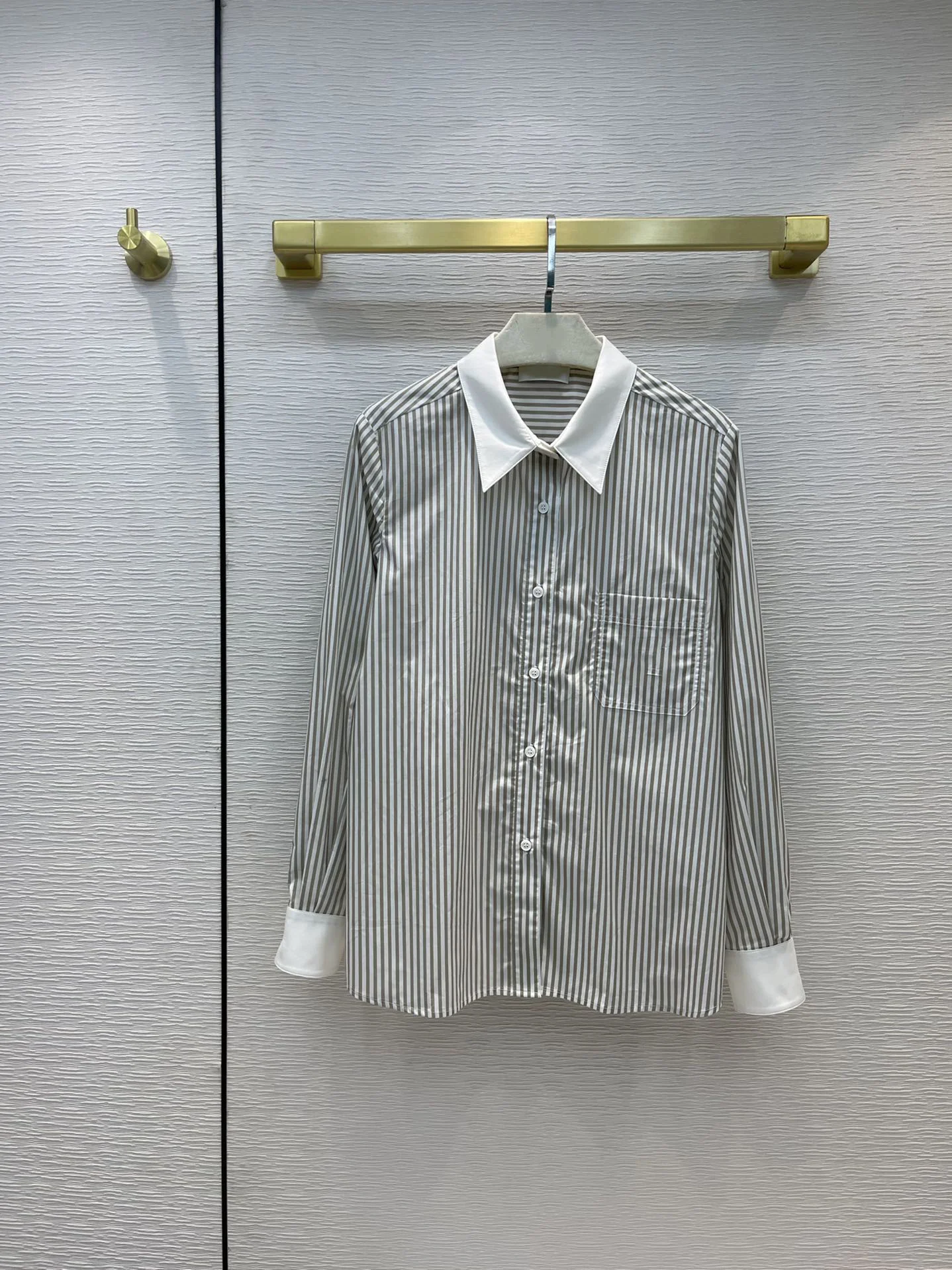 Женская хлопковая рубашка в полоску, с длинным рукавом и отложным воротником
Женская хлопковая рубашка в полоску, с длинным рукавом и отложным воротником