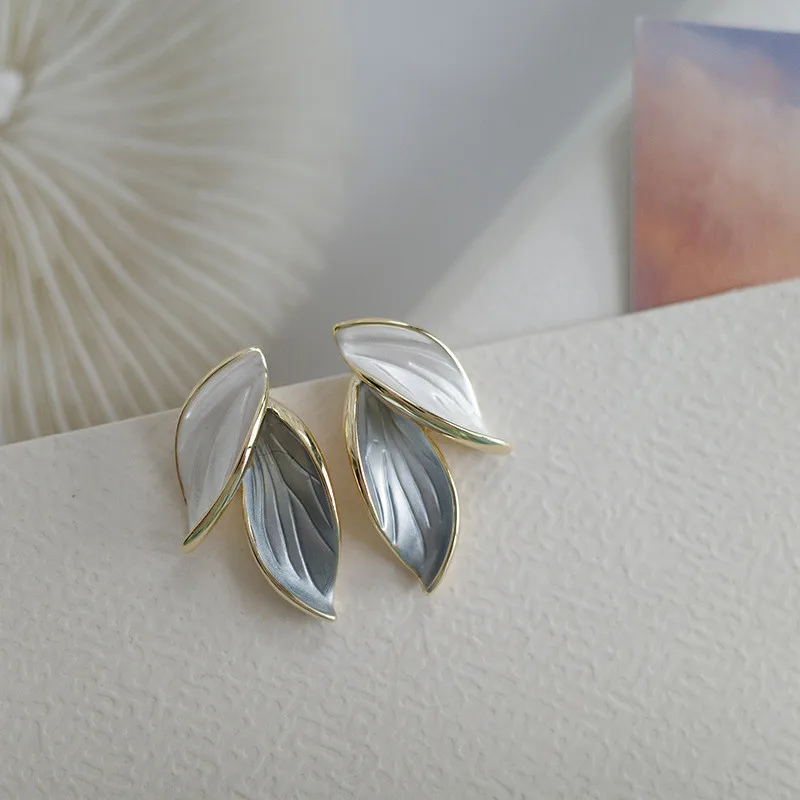 New Korean Arrival Metal Trendy Fresh Lovely Sweet Grey Leaf Stud Earrings For Women 2022 Fashion Jewelry
New Korean Arrival Metal Trendy Fresh Lovely Sweet Grey Leaf Stud Earrings For Women 2022 Fashion Jewelry