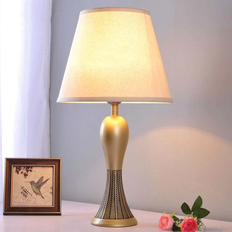 American Table Lamp LED Bar Table Dining Room Lamp Study Bedroom Bedside Decoration Desk Light Living Room Kitchen Home Lighting
American Table Lamp LED Bar Table Dining Room Lamp Study Bedroom Bedside Decoration Desk Light Living Room Kitchen Home Lighting