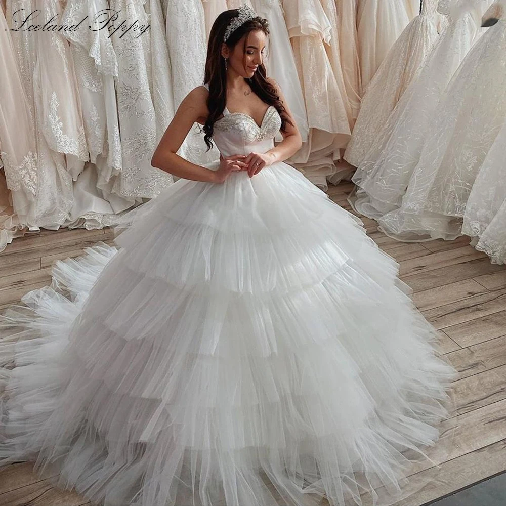 Lceland Poppy Elegant Ball Gown Tulle Wedding Dress Sweetheart Neck Beaded Tiered Bridal Gowns Sleeveless Vestido de Novia
Lceland Poppy Elegant Ball Gown Tulle Wedding Dress Sweetheart Neck Beaded Tiered Bridal Gowns Sleeveless Vestido de Novia