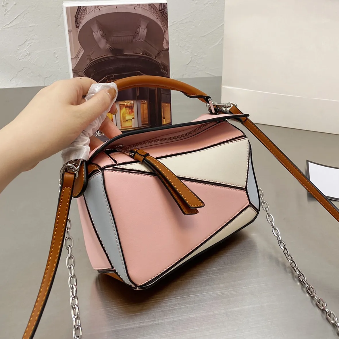 Luxury Bags for Women Panelled Small Bucket Bag Mini Puzzle Designer Handbag High Quality Chain Mobile Phone Shoulder Handbags
Luxury Bags for Women Panelled Small Bucket Bag Mini Puzzle Designer Handbag High Quality Chain Mobile Phone Shoulder Handbags