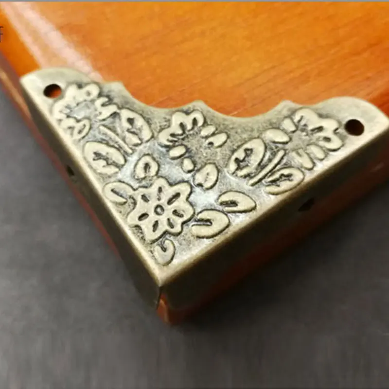 2020 New 1PCS Luggage Case Box Corners Brackets Decorative Corner For Furniture Decorative Triangle Rattan Carved
2020 New 1PCS Luggage Case Box Corners Brackets Decorative Corner For Furniture Decorative Triangle Rattan Carved