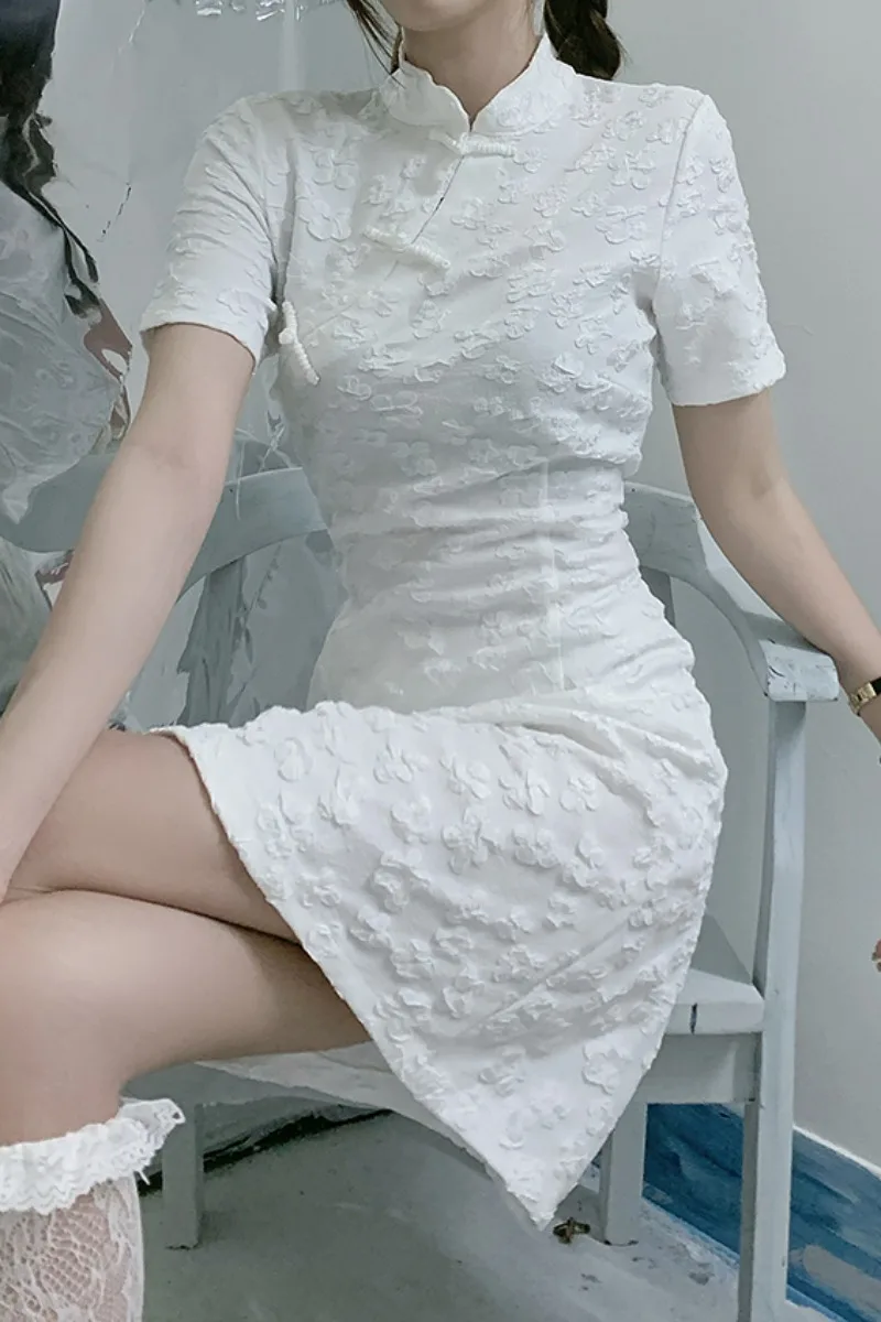 Temperament improved cheongsam skirt female summer 2021 new ins design sense stand collar slim A-shaped dress tide
Temperament improved cheongsam skirt female summer 2021 new ins design sense stand collar slim A-shaped dress tide