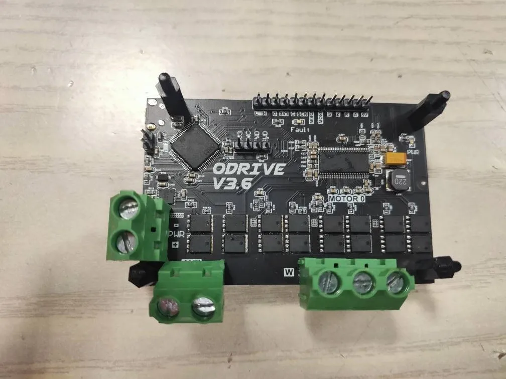 

Оборудование ODrive, высокопроизводительный бесщеточный синусоидальный контроллер FOC BLDC_V3.5 с одним диском
