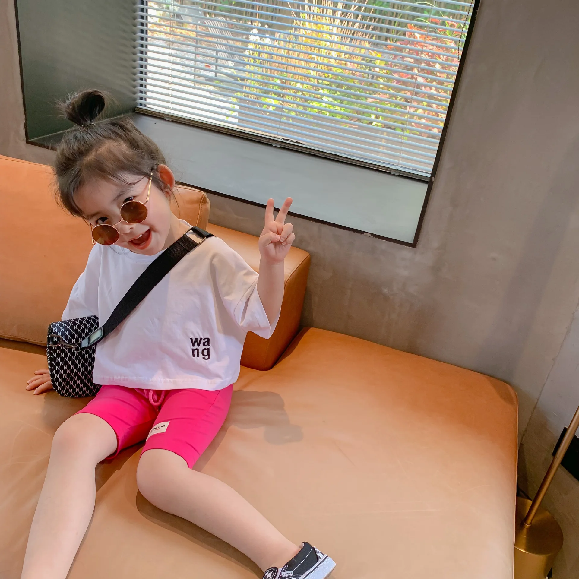 Summer New Arrival Korean style cotton letters embroidery all-match short T-shirt for fashion cute sweet baby girls
Summer New Arrival Korean style cotton letters embroidery all-match short T-shirt for fashion cute sweet baby girls