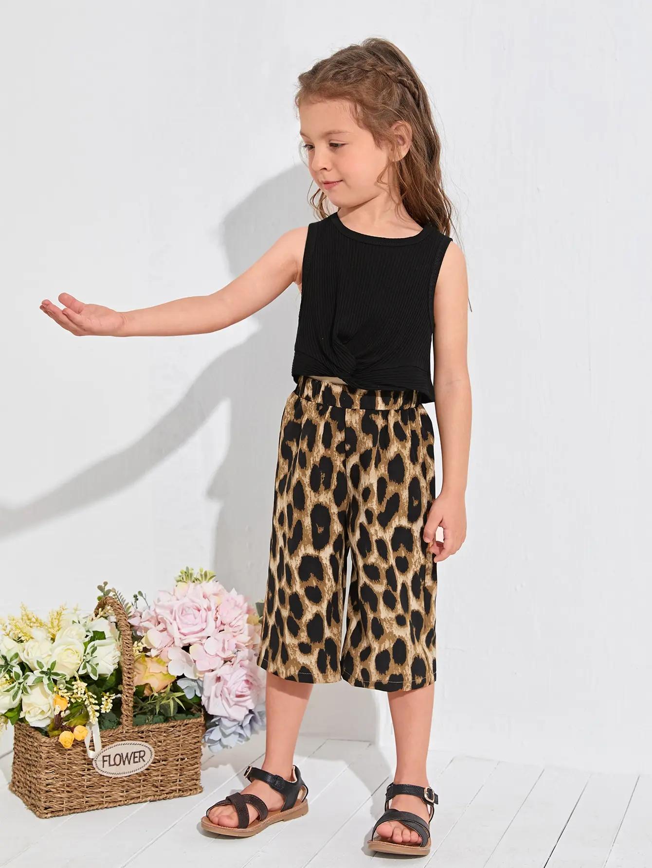 OPPERIAYA 2Pc Children Tracksuit Solid O-Neck Sleeveless Tank Tops Leopard Print Short Pants Summer Suit for Baby Girls 2-7Years
OPPERIAYA 2Pc Children Tracksuit Solid O-Neck Sleeveless Tank Tops Leopard Print Short Pants Summer Suit for Baby Girls 2-7Years