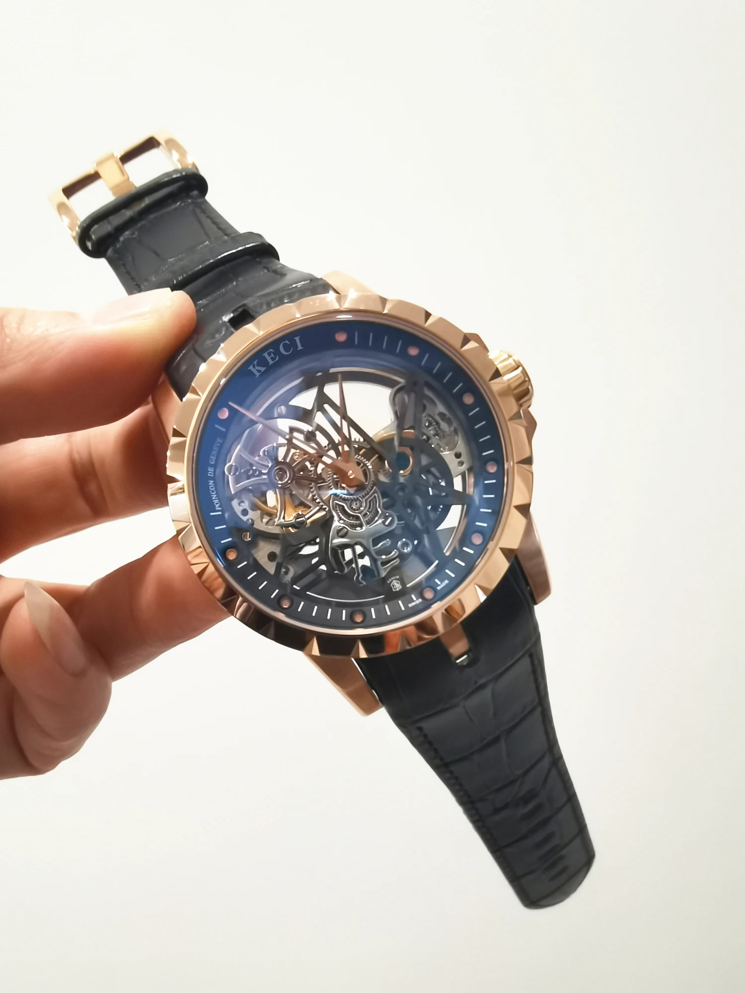 Fashion Luxury Men's Automatic Mechanical Watch Double-sided Hollow Design Tourbillon Automatic Self-Wind No Fade Leather Strap
Fashion Luxury Men's Automatic Mechanical Watch Double-sided Hollow Design Tourbillon Automatic Self-Wind No Fade Leather Strap