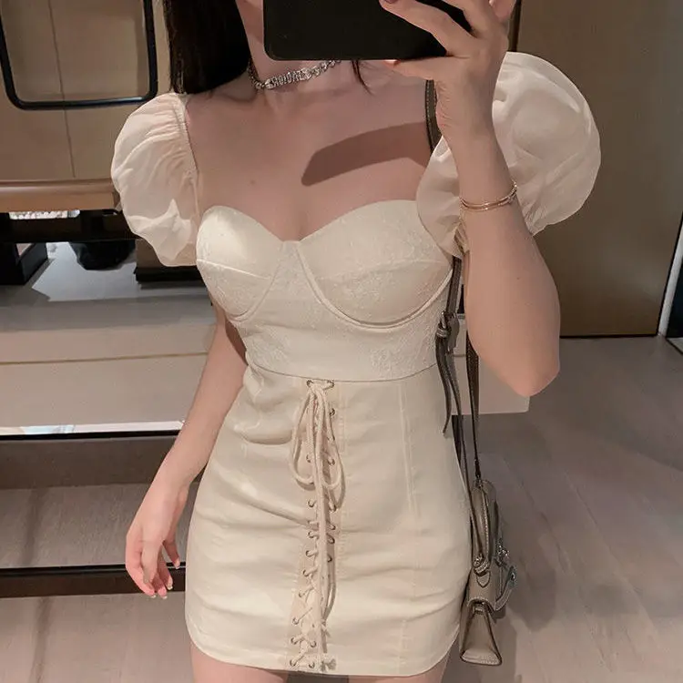 Light ripe wind square collar bubble sleeve dress 2021 new spring and summer sexy slim short skirt
Light ripe wind square collar bubble sleeve dress 2021 new spring and summer sexy slim short skirt