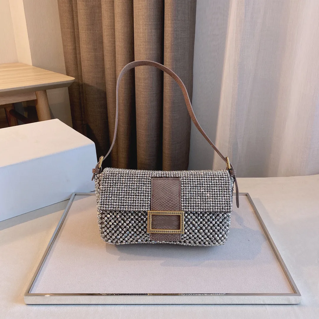 Spring and summer new luxury women's bag full of nails underarm handbag top drill buckle oblique satchel flip design stick bag
Spring and summer new luxury women's bag full of nails underarm handbag top drill buckle oblique satchel flip design stick bag