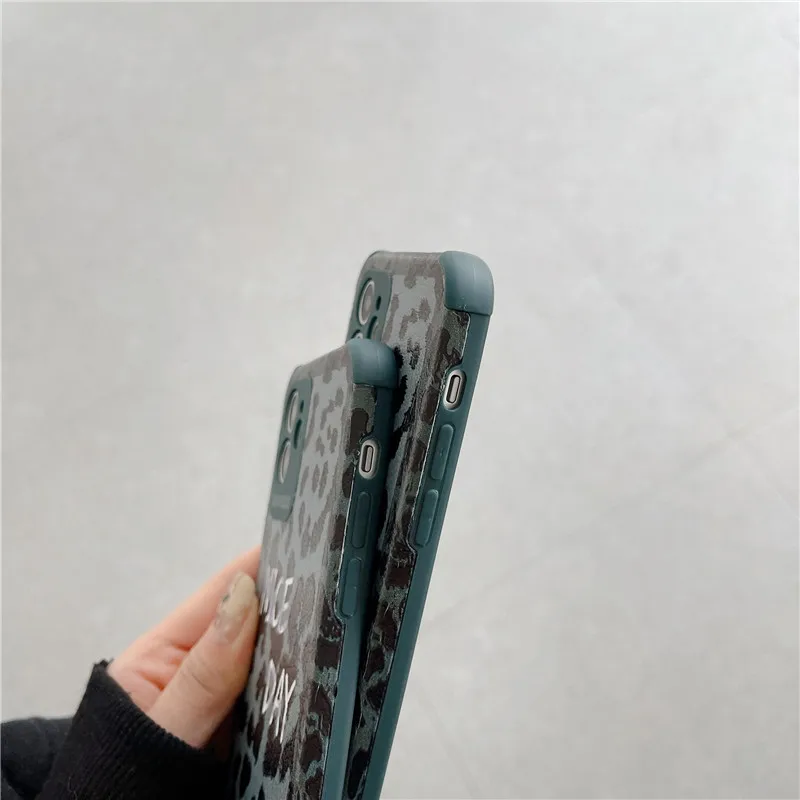 Fashion Leopard Print Letter Phone Case For iPhone 12 11 Pro Max X XR XS Max 8 7 Plus Soft Shockproof Back Cover For iPhone 12 
Fashion Leopard Print Letter Phone Case For iPhone 12 11 Pro Max X XR XS Max 8 7 Plus Soft Shockproof Back Cover For iPhone 12