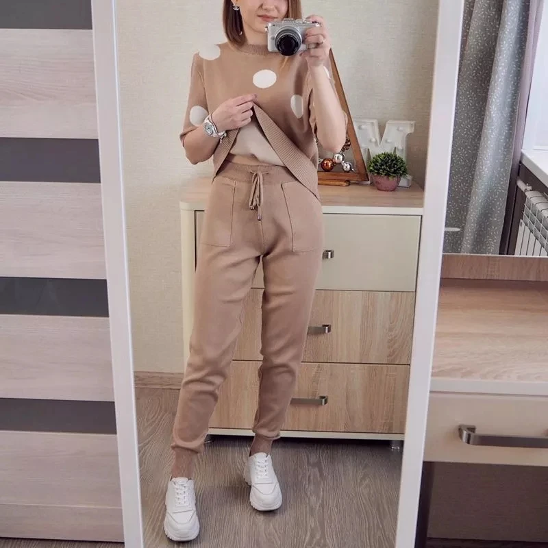 2021 Spring 2 Piece Set Women Short Sleeve Knitted Sweater Female Top + Pants Suit Summer Polka Dot Printed 2 pieces set
2021 Spring 2 Piece Set Women Short Sleeve Knitted Sweater Female Top + Pants Suit Summer Polka Dot Printed 2 pieces set