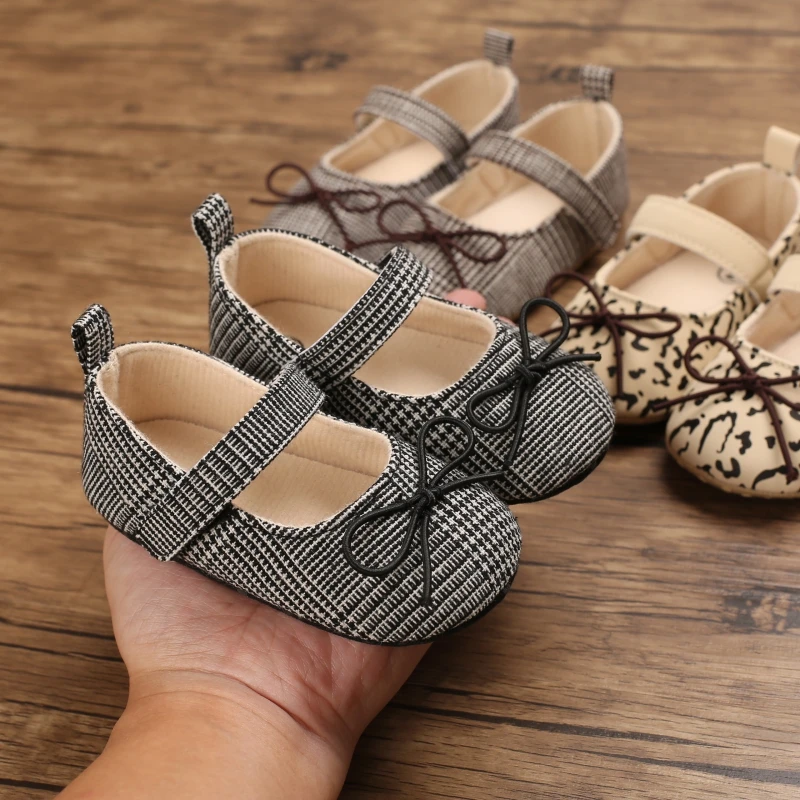 Newborn Baby Bowknot Decoration Princess Shoes PU Leather Anti-Slip Footwear Infant Girl Flats Soft Sole First Walkers 0-18M
Newborn Baby Bowknot Decoration Princess Shoes PU Leather Anti-Slip Footwear Infant Girl Flats Soft Sole First Walkers 0-18M