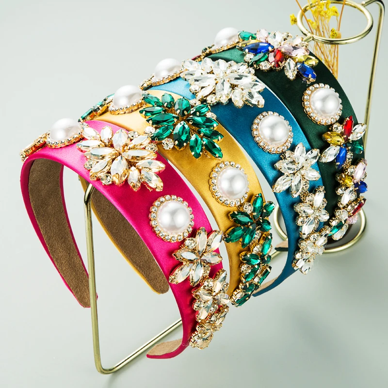 New Baroque Glittering Crystal Flower Hair Band Women's Elegant Imitation Pearl Solid Fabric Wide Edge Party Hair Accessories
New Baroque Glittering Crystal Flower Hair Band Women's Elegant Imitation Pearl Solid Fabric Wide Edge Party Hair Accessories