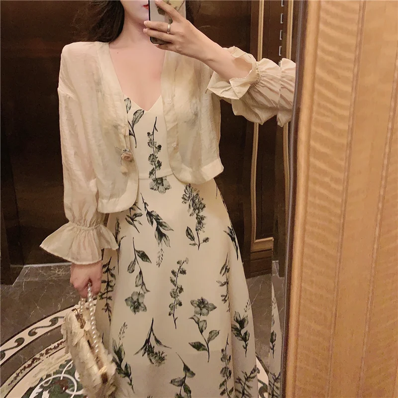 Korejepo Women 2 Piece Set 2021 Summer New Retro Floral V-neck Plant Print Suspender Mid-length Dress Fairy Thin Sunscreen Shirt
Korejepo Women 2 Piece Set 2021 Summer New Retro Floral V-neck Plant Print Suspender Mid-length Dress Fairy Thin Sunscreen Shirt