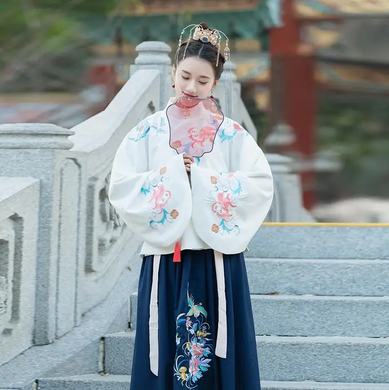Unique Hanfu women double decker fabric Chinese style improvement ancient Folk music PiPa GuZheng ErHu TV Film Costume elegant
Unique Hanfu women double decker fabric Chinese style improvement ancient Folk music PiPa GuZheng ErHu TV Film Costume elegant