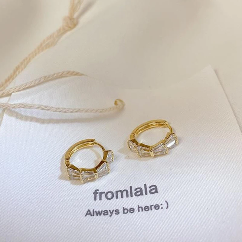 New Trend Bowknot Hoop Earrings for Women Accessories Korean Fashion Charming Temperament Jewelry Shiny AAA Zircon Wedding Party
New Trend Bowknot Hoop Earrings for Women Accessories Korean Fashion Charming Temperament Jewelry Shiny AAA Zircon Wedding Party