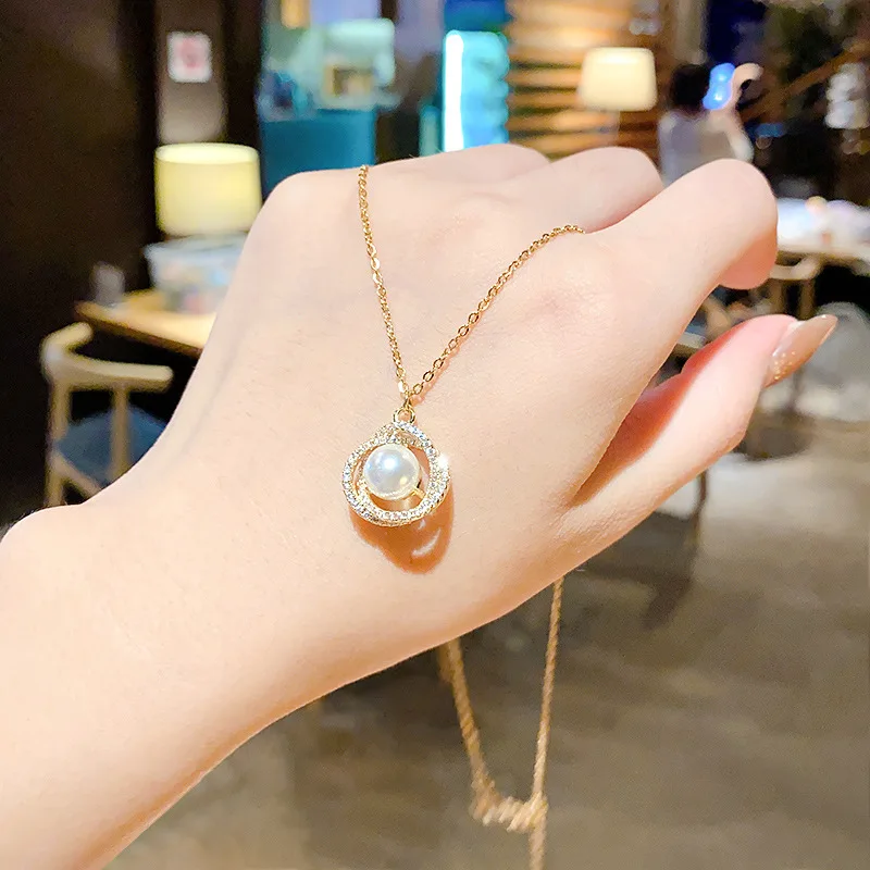 Korean Fashion Pearl Shiny Locket Necklaces Titanium Hollow Pendant Chains With Rhinestones Vintage Dainty Jewelry For Women
Korean Fashion Pearl Shiny Locket Necklaces Titanium Hollow Pendant Chains With Rhinestones Vintage Dainty Jewelry For Women