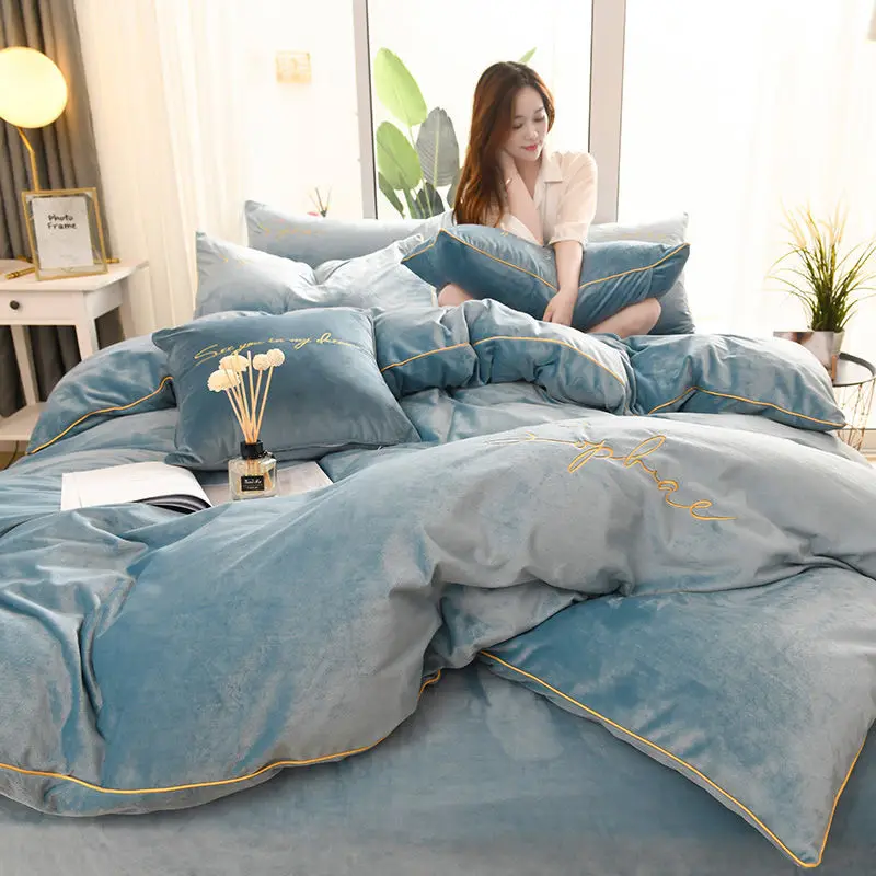 Simple Bedding Set Crystal Velve Embroidered Duvet Cover Luxuri Flat/Fitted Sheet Queen King Size With Pillowcases Home Textiles
Simple Bedding Set Crystal Velve Embroidered Duvet Cover Luxuri Flat/Fitted Sheet Queen King Size With Pillowcases Home Textiles