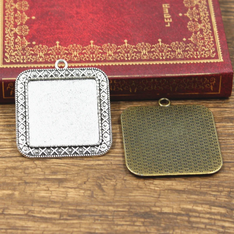 2pcs Fit 30mm Square Glass Cabochon Base Setting Hot Antique Bronze Silver Color Color Pendant Tray For Jewelry DIY Making
2pcs Fit 30mm Square Glass Cabochon Base Setting Hot Antique Bronze Silver Color Color Pendant Tray For Jewelry DIY Making