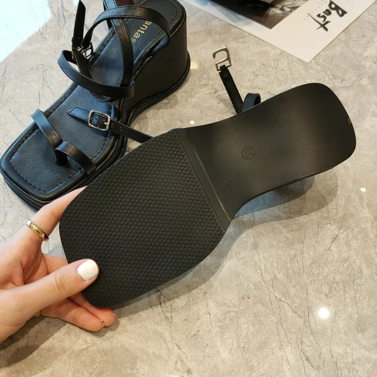 Korean sandals fairy style 2021 spring and summer new clip toe belt buckle muffin slope high heel fashion
Korean sandals fairy style 2021 spring and summer new clip toe belt buckle muffin slope high heel fashion