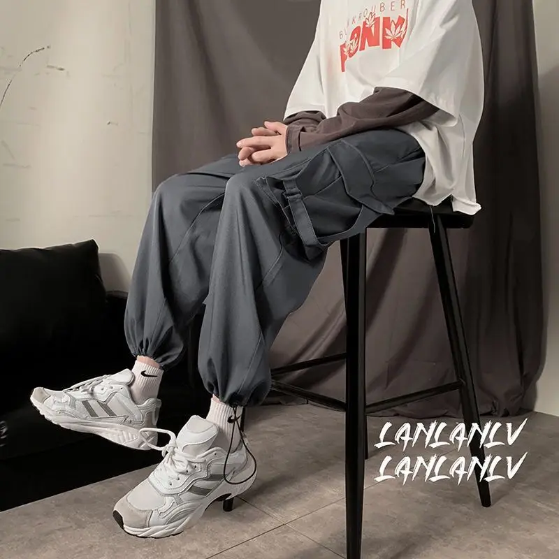 Cotton overalls men's tie-footed cropped trousers sports pants loose casual pants new Hong Kong style autumn trousers
Cotton overalls men's tie-footed cropped trousers sports pants loose casual pants new Hong Kong style autumn trousers
