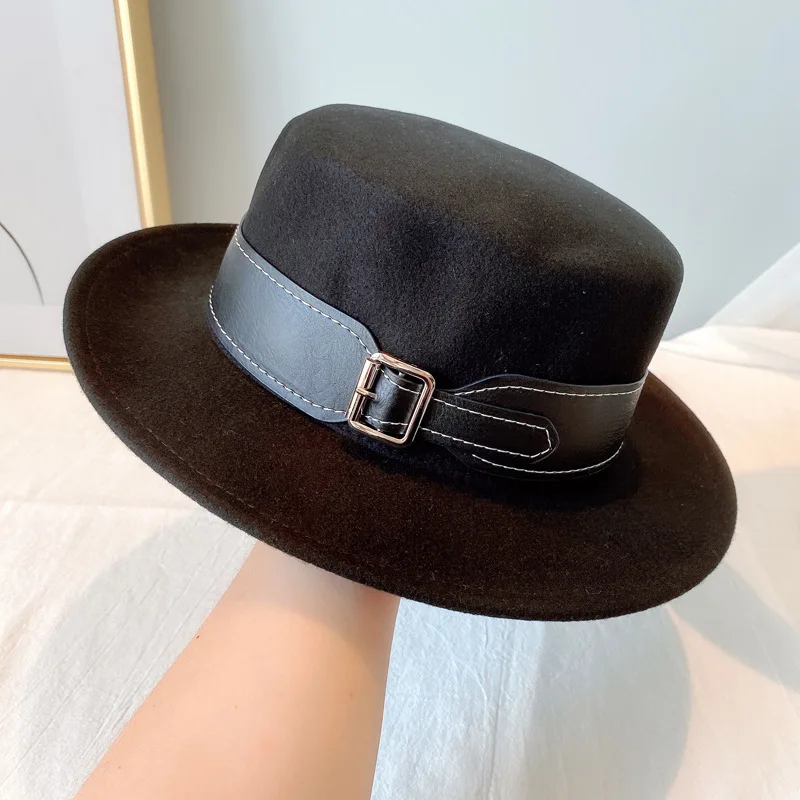 New Classic Solid Color Felt Fedoras Hat Belt for Women Blend Jazz Cap Wide Brim Simple Church Derby Flat Top Hat
New Classic Solid Color Felt Fedoras Hat Belt for Women Blend Jazz Cap Wide Brim Simple Church Derby Flat Top Hat
