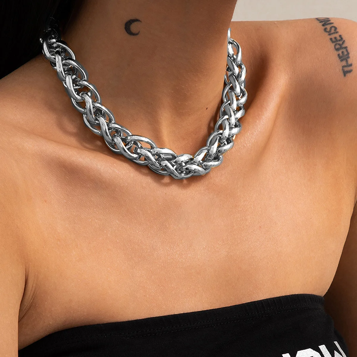 European and American metal cold wind jewelrywith punk retro woven twist thick chain necklace for female party gifts wholesale
European and American metal cold wind jewelrywith punk retro woven twist thick chain necklace for female party gifts wholesale
