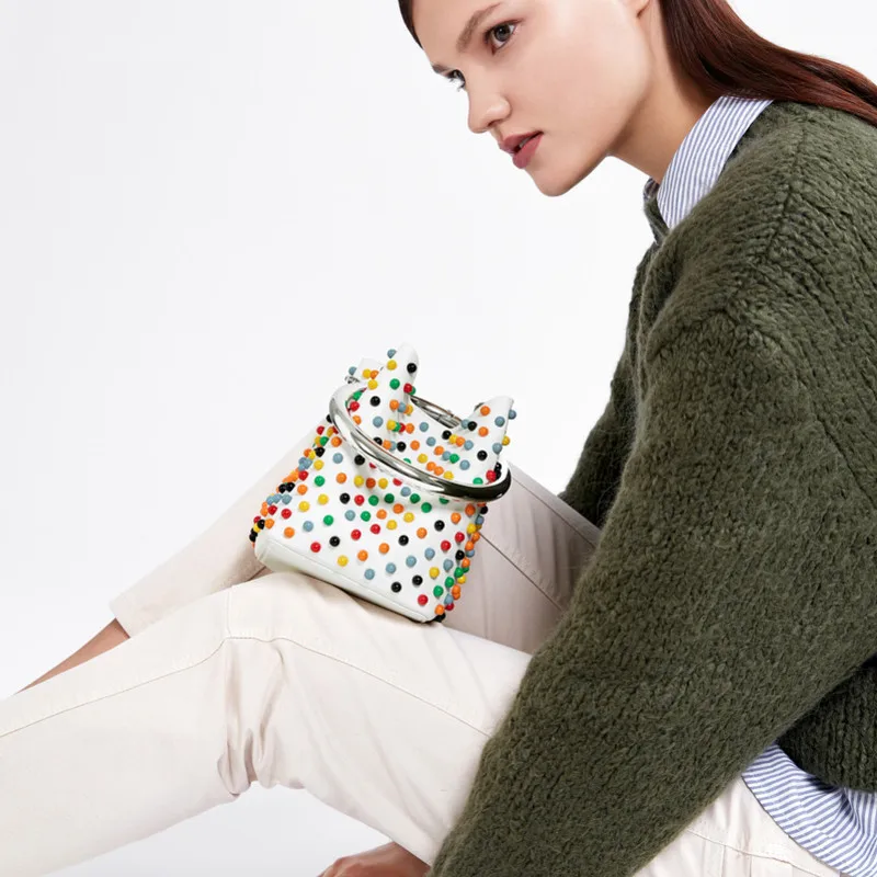 2020 New Beaded Decorative Shoulder Bucket Bag Summer Fashion Women Purse and Handbags High Quality Genuine Leather Women Bags
2020 New Beaded Decorative Shoulder Bucket Bag Summer Fashion Women Purse and Handbags High Quality Genuine Leather Women Bags