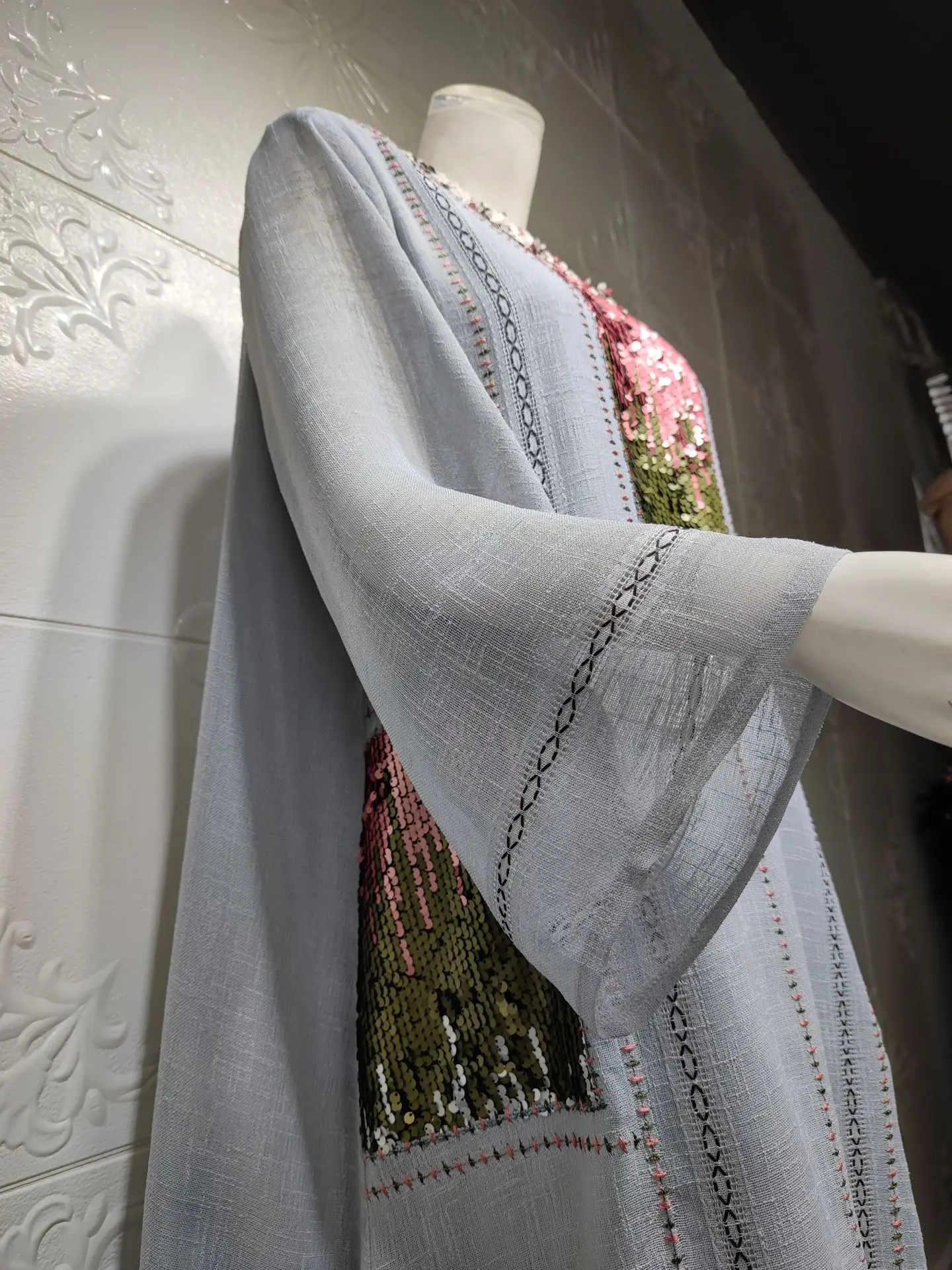 Sequin Embroidered Dress 2021 New Classic Women's V-Neck Nine-Point Sleeves Fashion High-Quality Elegant Gorgeous Long Dress
Sequin Embroidered Dress 2021 New Classic Women's V-Neck Nine-Point Sleeves Fashion High-Quality Elegant Gorgeous Long Dress