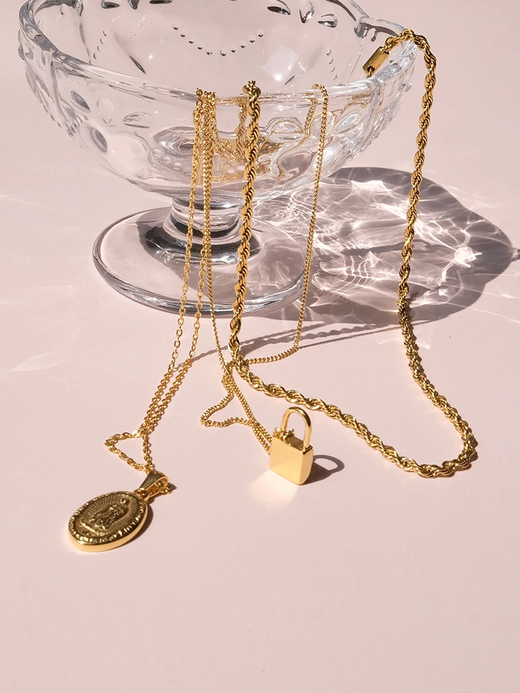 INS simple temperament lock head Virgin head titanium steel gold-plated necklace clavicle chain net red sweater chain new
INS simple temperament lock head Virgin head titanium steel gold-plated necklace clavicle chain net red sweater chain new